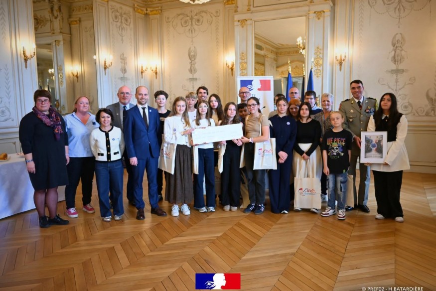 Laon : les collégiens de Charlemagne récoltent 2 700 euros pour le Bleuet de France.